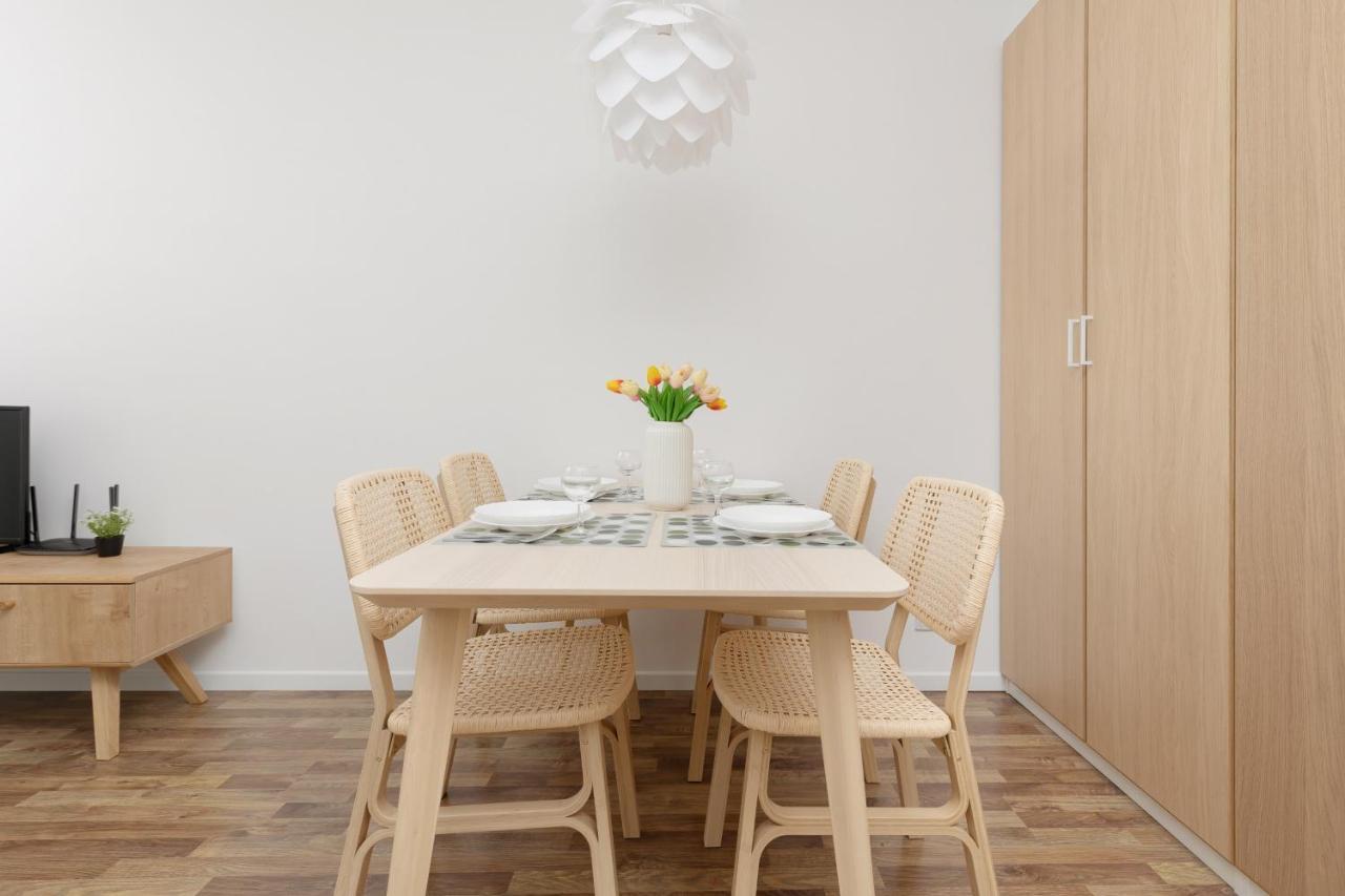 Stacja Wola Apartments With Parking By Noclegi Renters Varşova Dış mekan fotoğraf