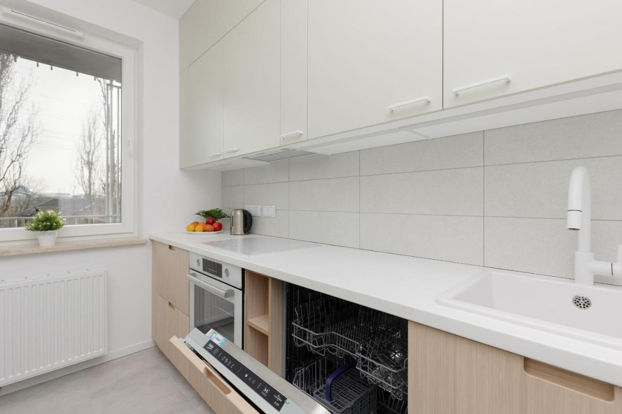 Stacja Wola Apartments With Parking By Noclegi Renters Varşova Dış mekan fotoğraf