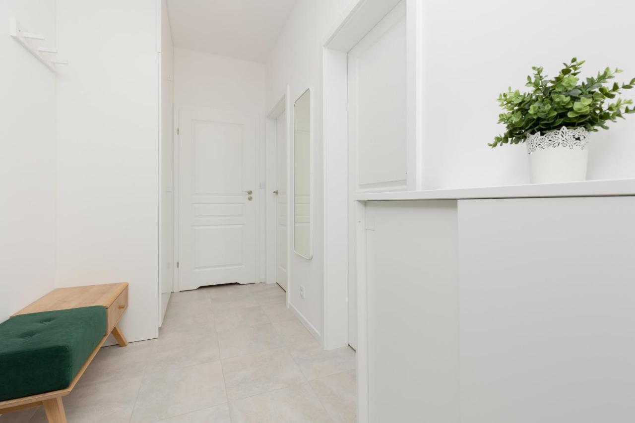 Stacja Wola Apartments With Parking By Noclegi Renters Varşova Dış mekan fotoğraf